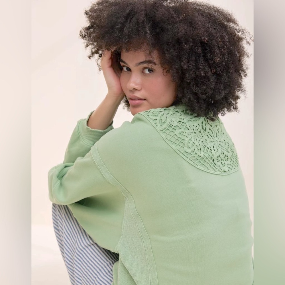 Aerie keep it light crotchet crew sweatshirt - leaf green